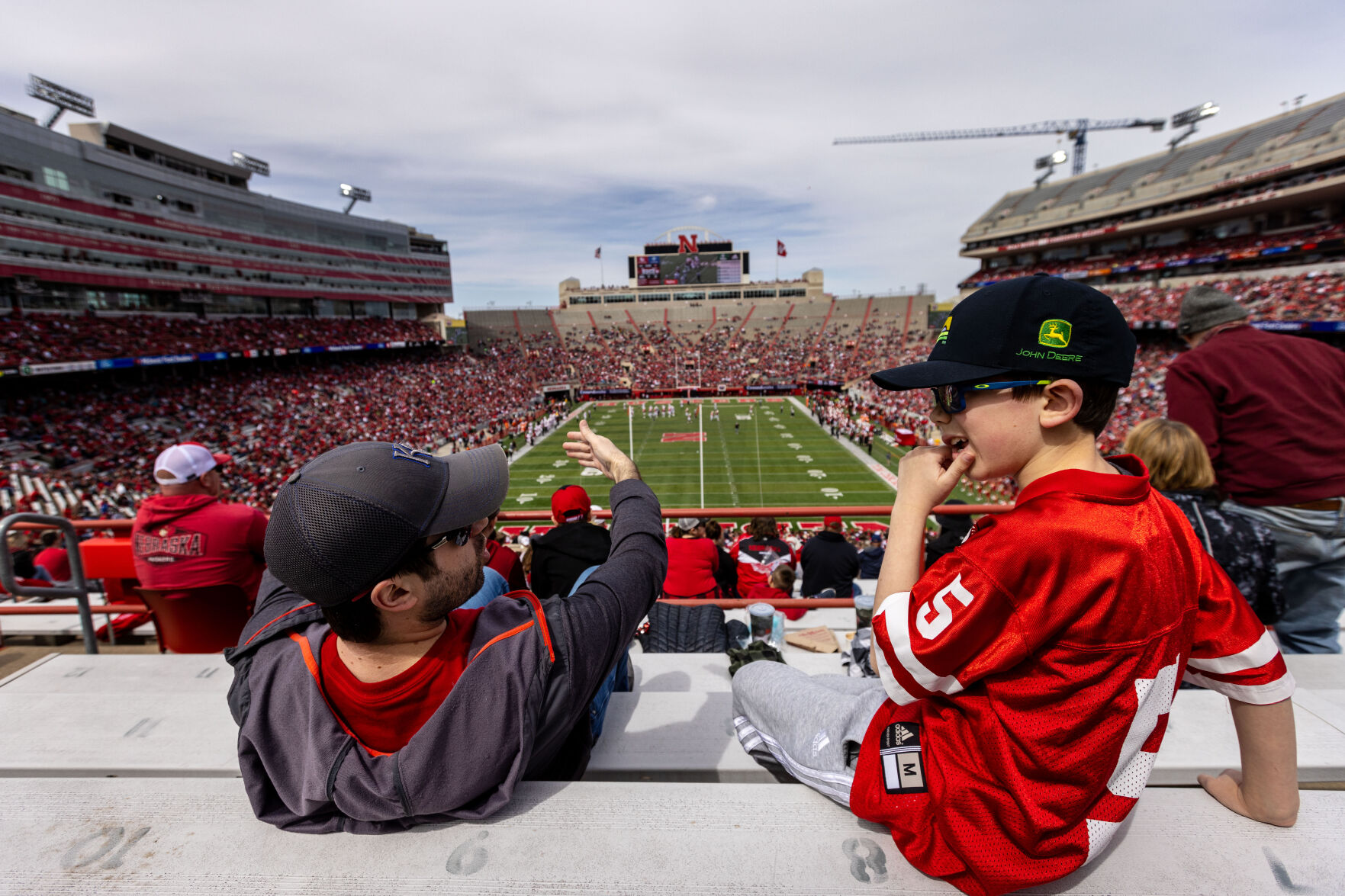 041022-owh-spo-springgame-pic-cm015b.jpg